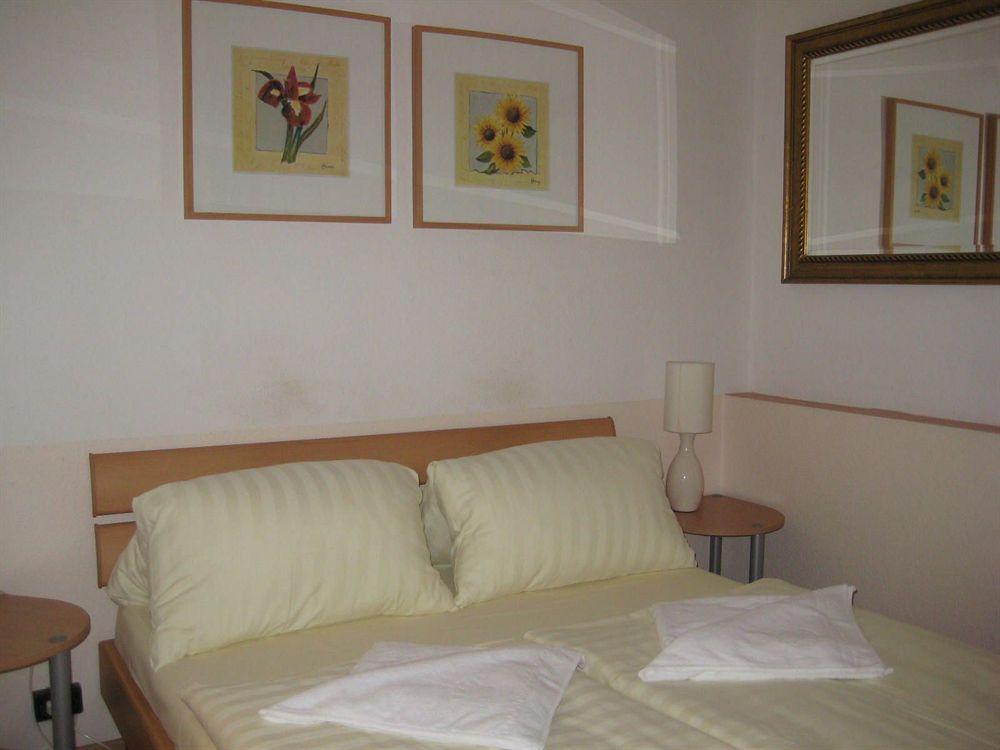 Hotel Pension Waizenegger Am Kurfuerstendamm Berlin Eksteriør billede