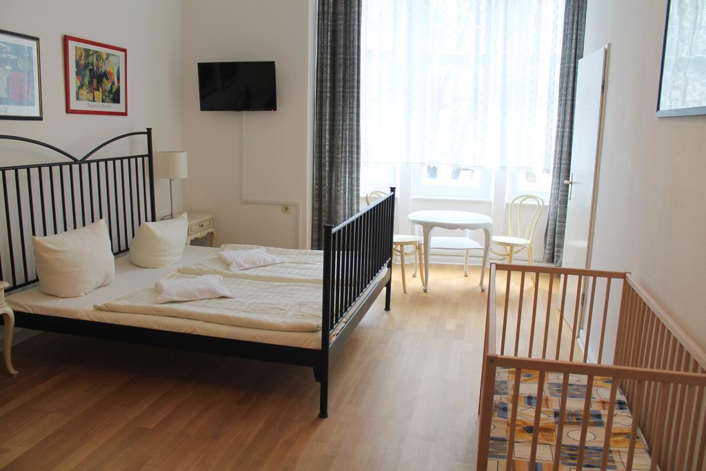 Hotel Pension Waizenegger Am Kurfuerstendamm Berlin Eksteriør billede