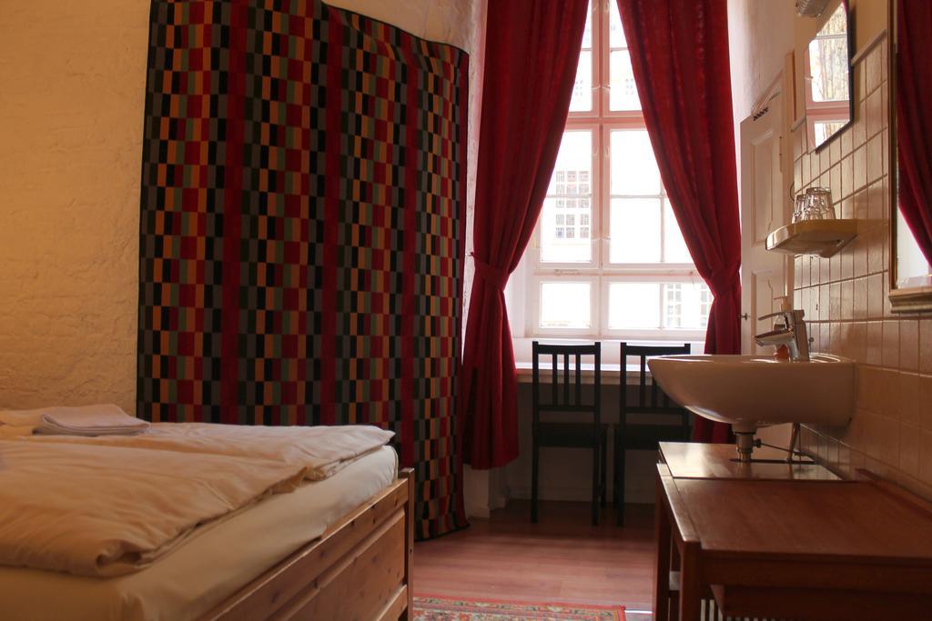 Hotel Pension Waizenegger Am Kurfuerstendamm Berlin Eksteriør billede
