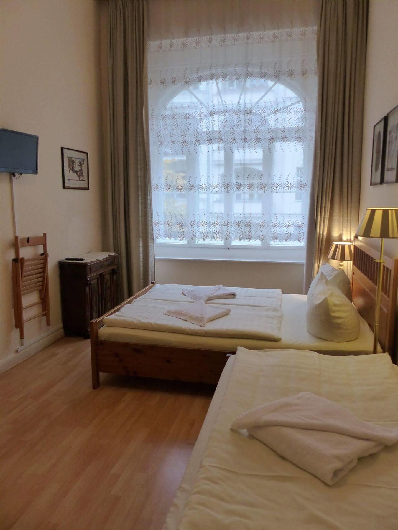 Hotel Pension Waizenegger Am Kurfuerstendamm Berlin Eksteriør billede
