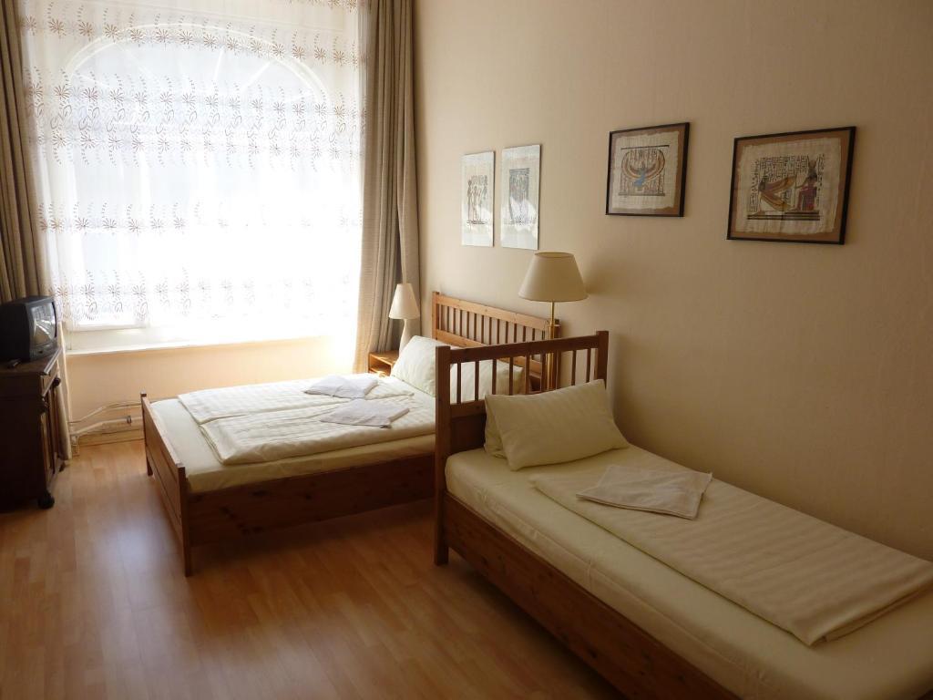 Hotel Pension Waizenegger Am Kurfuerstendamm Berlin Værelse billede